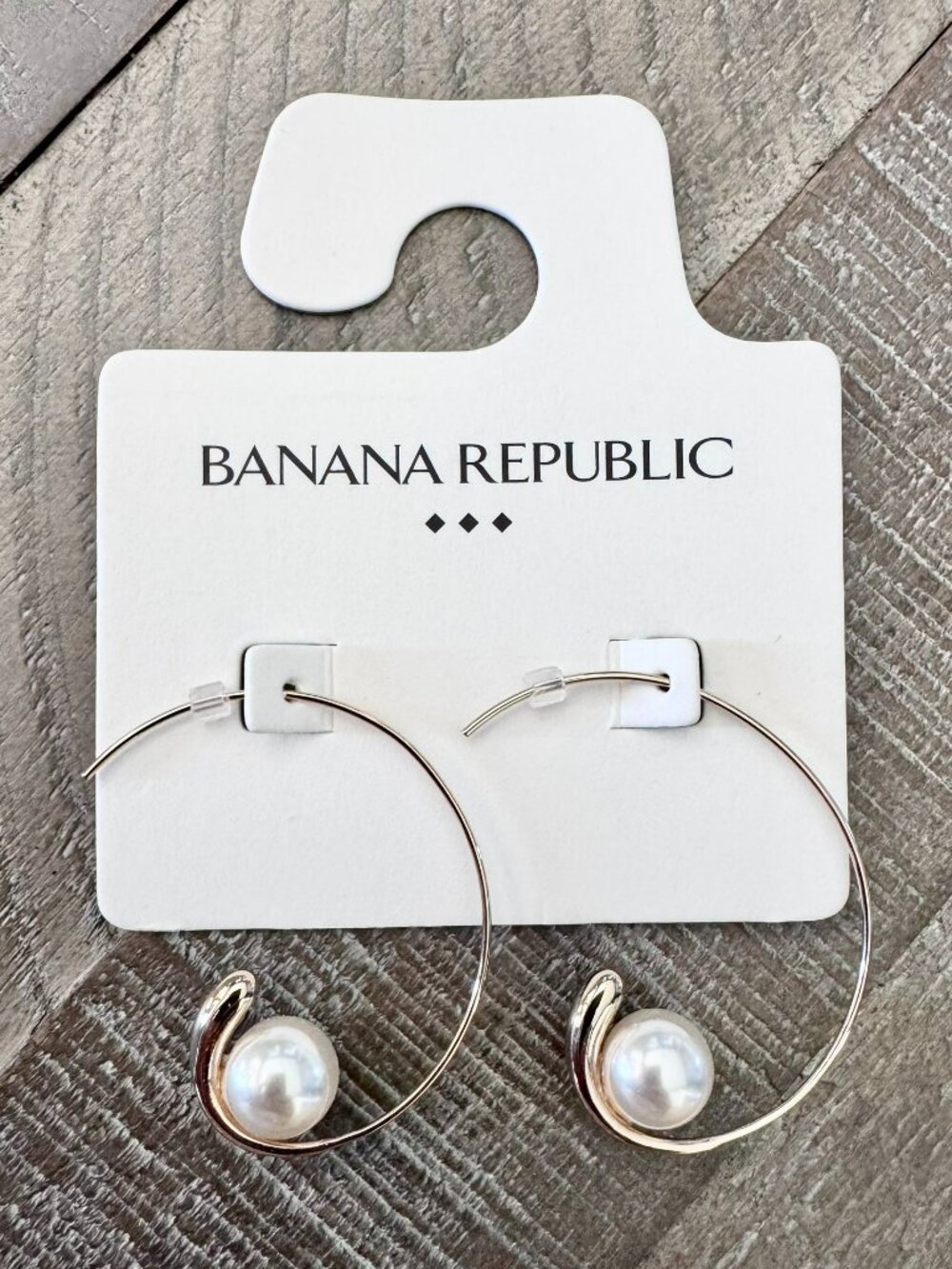 Banana Republic Gold Tone Large Single Pearl Hoop Earrings Dangling Elegant